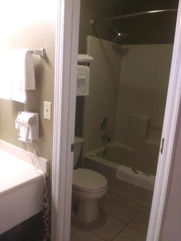 Whispering Creek Lodging & Rv Resort Newton Bagian luar foto