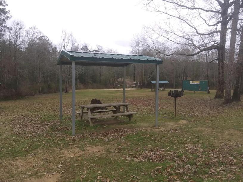 Whispering Creek Lodging & Rv Resort Newton Bagian luar foto
