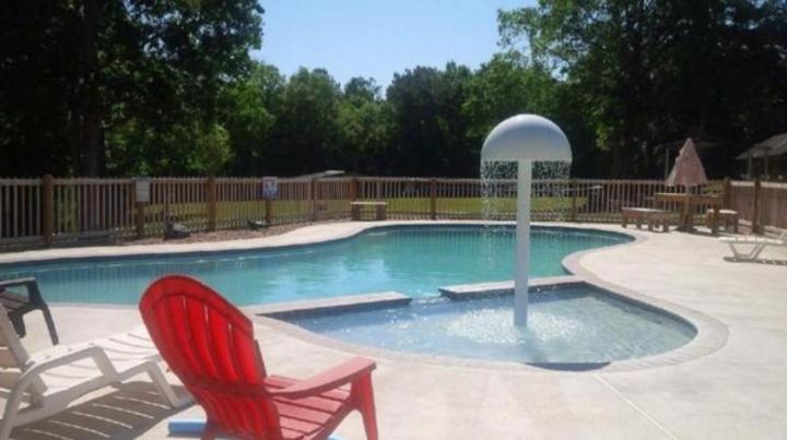 Whispering Creek Lodging & Rv Resort Newton Bagian luar foto
