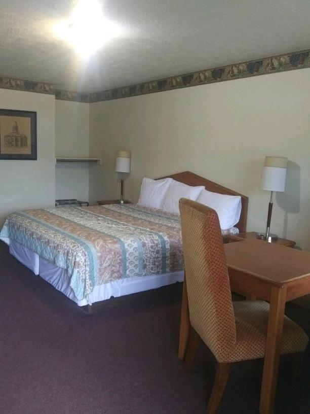 Whispering Creek Lodging & Rv Resort Newton Bagian luar foto