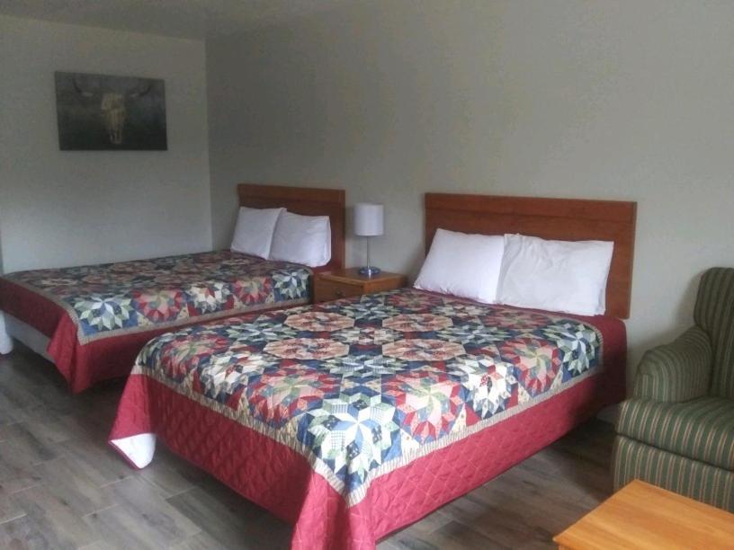 Whispering Creek Lodging & Rv Resort Newton Bagian luar foto