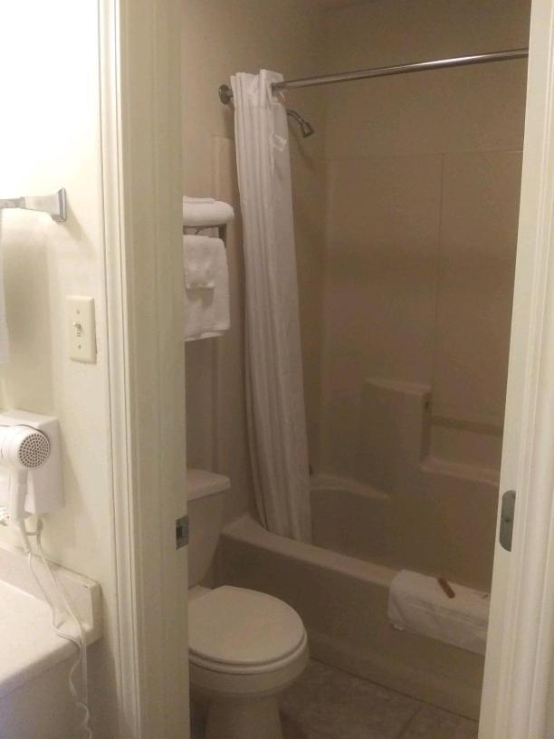 Whispering Creek Lodging & Rv Resort Newton Bagian luar foto