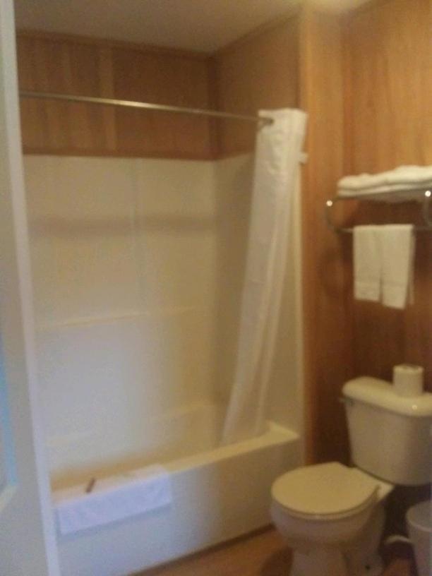 Whispering Creek Lodging & Rv Resort Newton Bagian luar foto