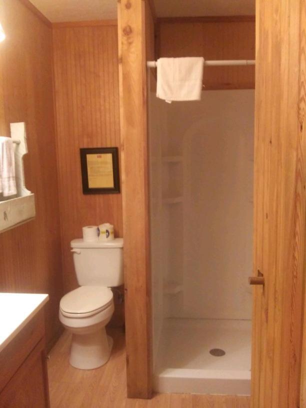 Whispering Creek Lodging & Rv Resort Newton Bagian luar foto
